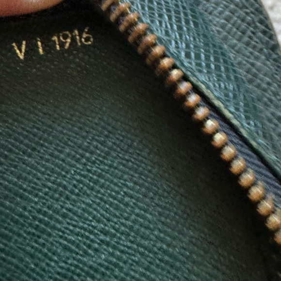 Louis Vuitton Vintage Green Taiga Pochette Orsay Clutch - Picture 15 of 16